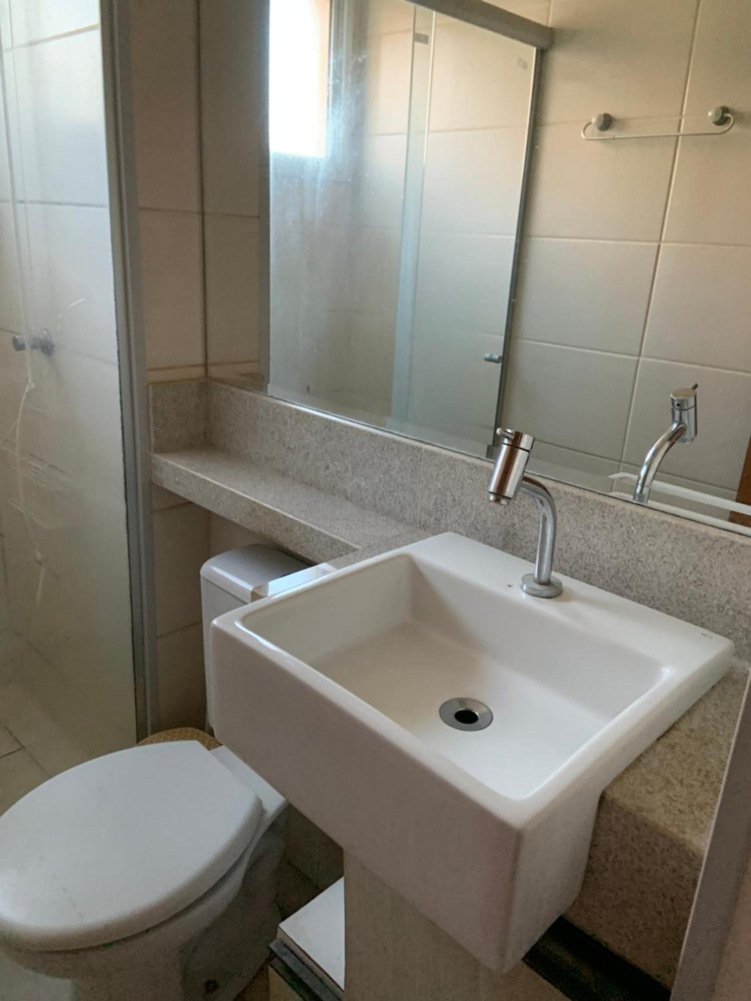 Apartamento Ap Com Garagem E Piscina Prox Aeroporto, Shoppings, Hospitais, Supermercados